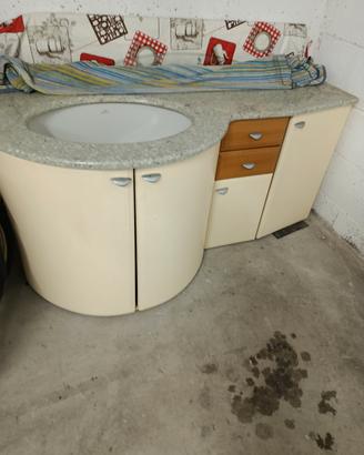 mobile sospeso da bagno con lavabo