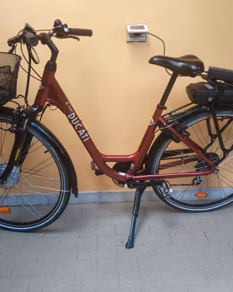 bicicletta donna elettrica 