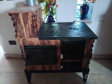 Stufa a legna in ceramica