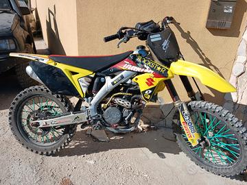 moto suzuki 250RM
