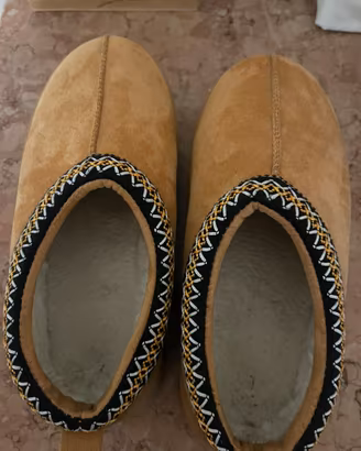 Scarpe “simil UGG” con plateau color caramello