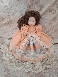 bambola in porcellana vintage