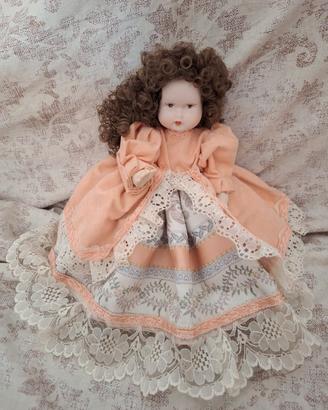 bambola in porcellana vintage