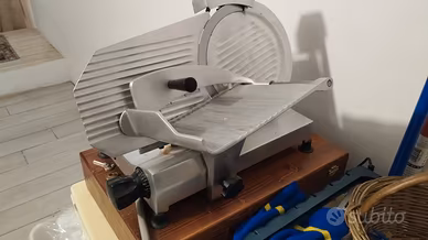 AFFETTATRICE INOX 220Volt