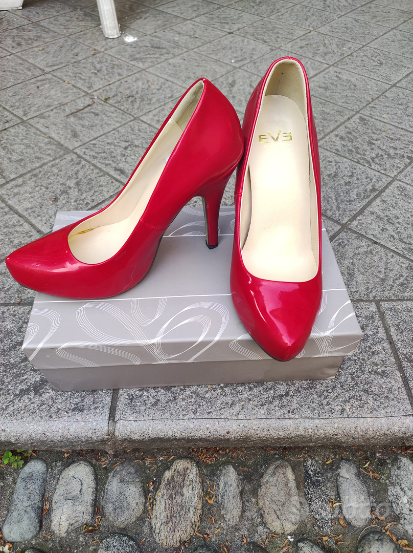 Scarpe rosse shop di vernice