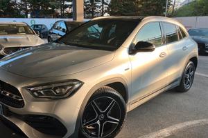 GLA mercedes-benz 250e + tetto panoramico