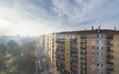 LUMINOSO BILOCALE PIANO ALTO