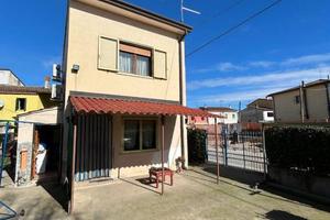 Villa di 120 m² con 4 locali e box auto doppio a B
