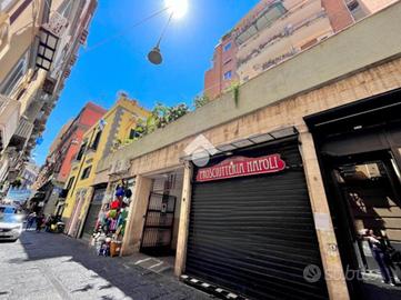 2 LOCALI A NAPOLI