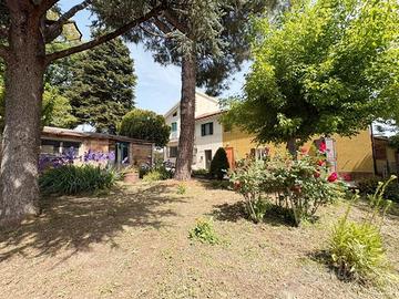 Cielo-Terra con giardino privato N/526