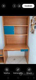 scrivania  con. libreria
