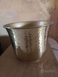 secchiello in ottone martellato