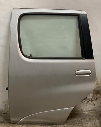 Portiera posteriore sinistra toyota yaris verso