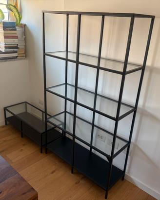 Libreria in vetro e ferro
