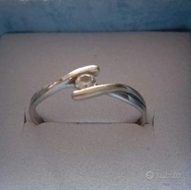 anello in oro bianco 18 kt con zircone 