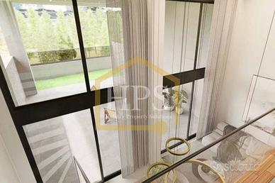Appartamento di 93 m² con 5 locali e posto auto a 