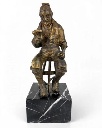 Scultura il bevutore bronzo