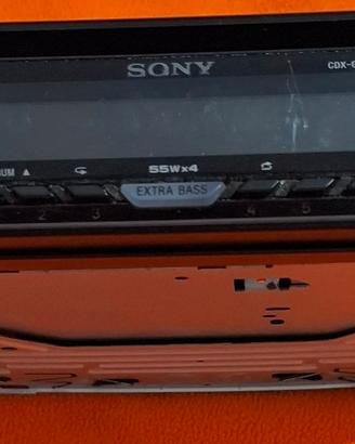 Radio della Sony funziona sia con CD e Chiavetta.