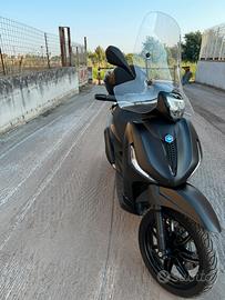 Piaggio beverly deep black 300