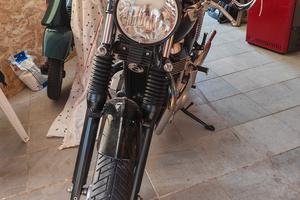 triumph thruxton 900