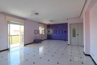 Appartamento Panoramico con Garage Zona Alta