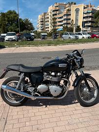 Triumph thruxton 900