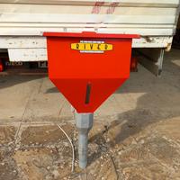 distributore mangime per equini