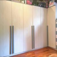 Cameretta con armadio ad angolo modulabile