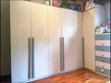 Cameretta con armadio ad angolo modulabile