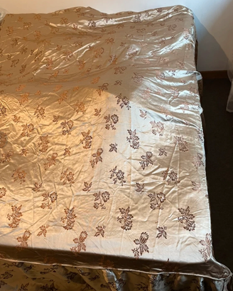 Copriletto vintage con lavorazione floreale