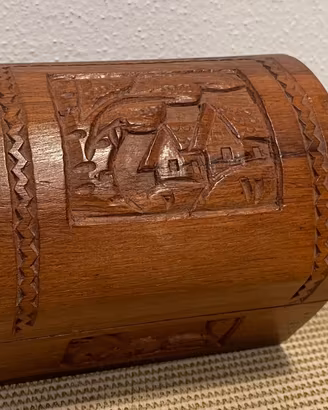 Cofanetto Portagioie in Legno Intarsiato a Mano 