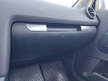 Cassetto portaoggetti AUDI A3 del 2007