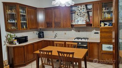 cucina ad angolo 375 cm  x. 200 cm 