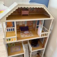 Casetta per le bambole in legno