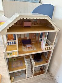 Casetta per le bambole in legno