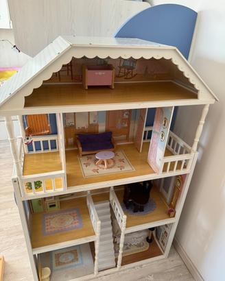 Casetta per le bambole in legno