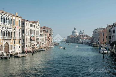 NEGOZIO A VENEZIA