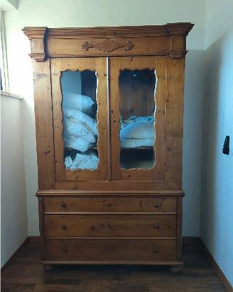 Armadio tirolese in legno massiccio