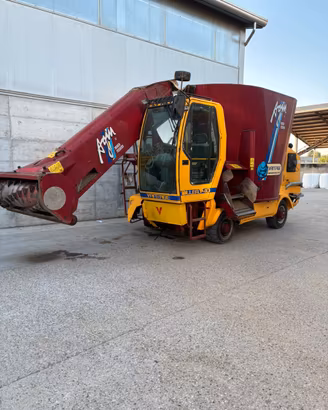 Carro miscelatore semovente AGM