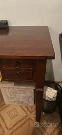 Tavolo in legno con cassetti