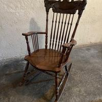 Sedia a dondolo in legno