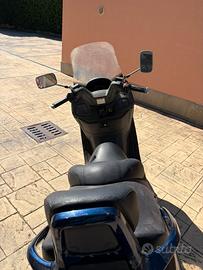 SUZUKI BURGMAN 400 – 2001 – SOLO 17.000 KM