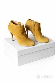 Stivaletto scamosciato con tacco a spillo