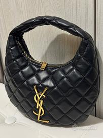 Borsa nera elegante a mano con sacchetto inclusa