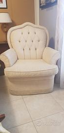 Poltrona con tessuto beige