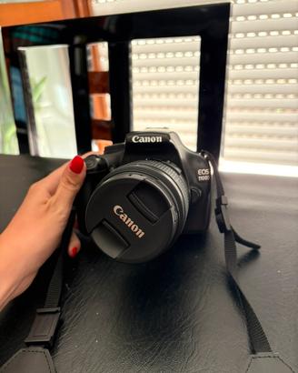 Canon EOS 1100D + 18-55 mm + borsa e accessori