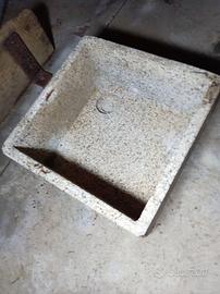 Abbeveratoio o lavandino da esterno