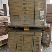 Bancali di pezzi di mobili