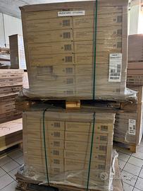 Bancali di pezzi di mobili