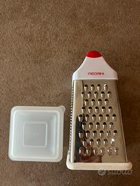 Grattugia Pedrini a piramide con contenitore